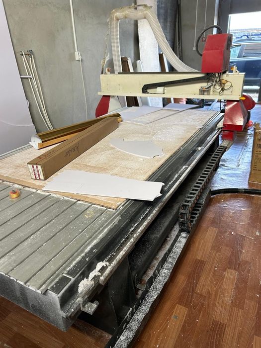 Пвх,дсп,басқада  матиралдарды кесетін,дайын станок