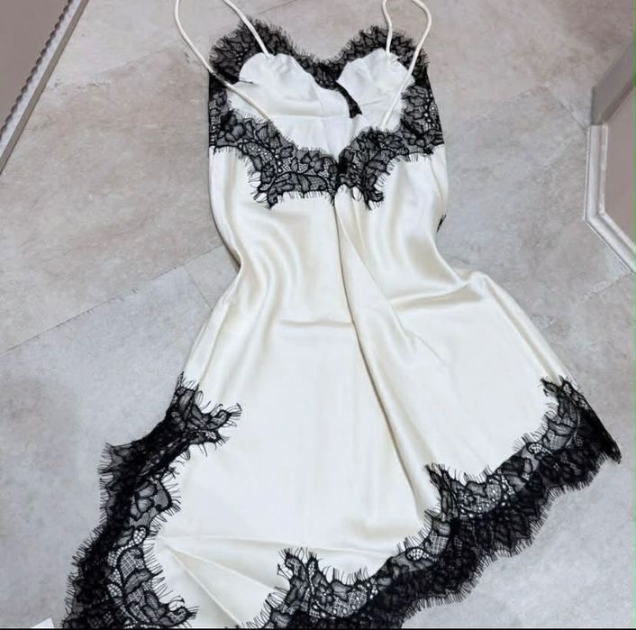 Сатенена рокля по модел на Zara