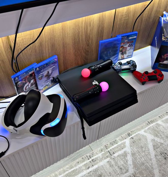 PlayStation 4 PRO 1000GB+VR+4 диска/2 MOVE/2 Геймпад