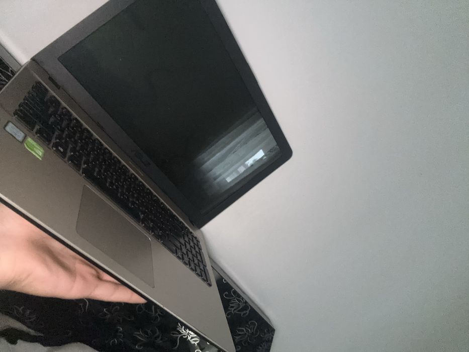 Laptop Asus i3-7 4 ram