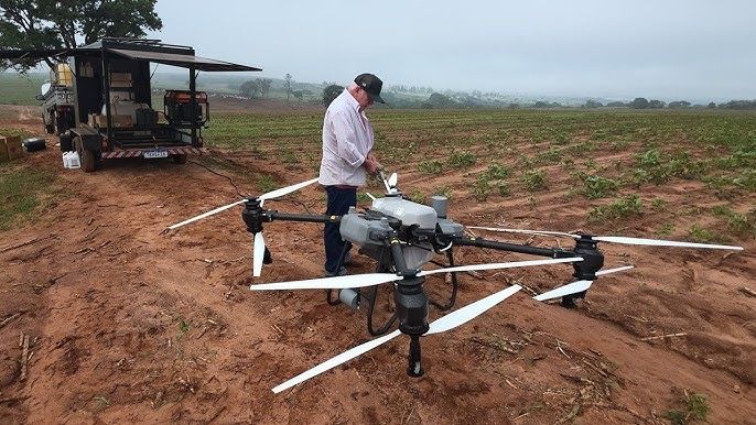 Пръскане със земеделски дрон DJI AGRAS T50