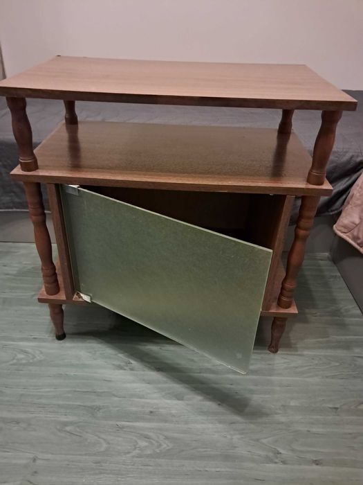 Малко ретро шкафче за телевизор