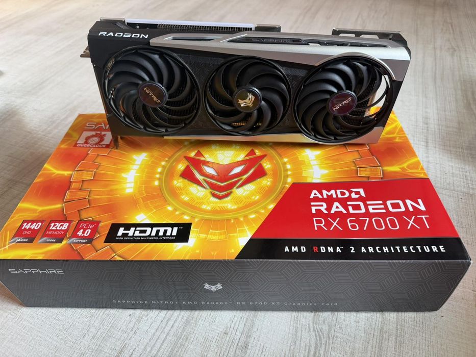 Продавам Видеокарти AMD RADEON RX 6700 XT И RX 6800 XT – 6 БРОЯ!