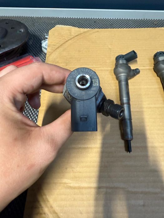 Injectoare O.E Audi 2.0 TDI  Euro5 Cod 3L130277 A4 A5  A6 Q5  VW Passt