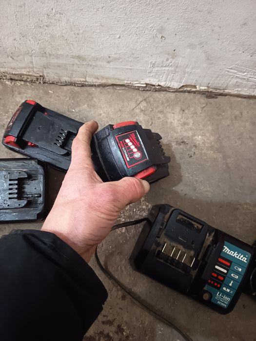 Baterii încărcătoare milwaukee devalt