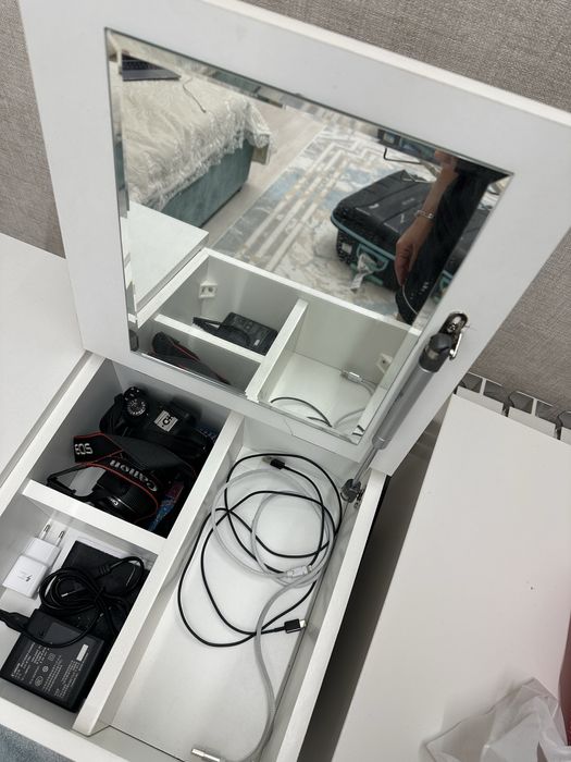 Продам туалетный столик