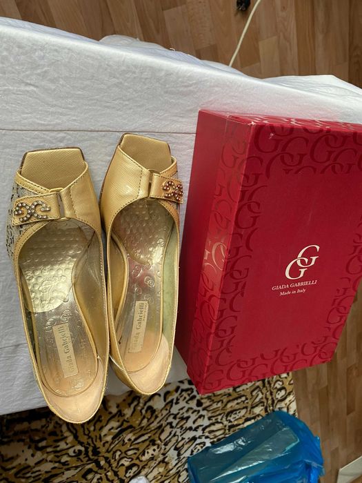 Продам нарядные женские туфли