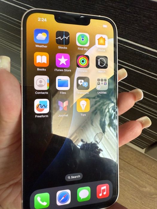 Продавам Iphone 13