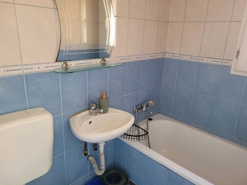 Închiriez garsoniera