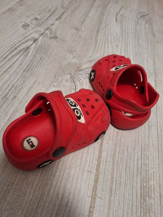 Продам сандали детские