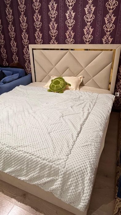 Двуспальная кровать