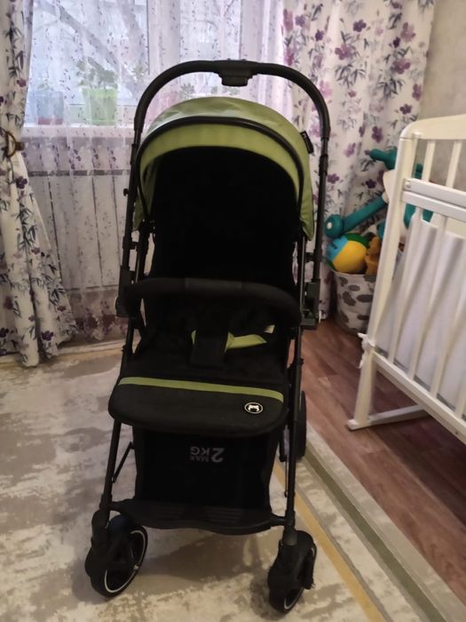 Продам прогулочную коляску летняя.