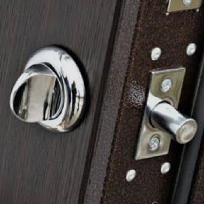 Открыть ночник,  открыть замок, заклинил замок. Открыть ключ.