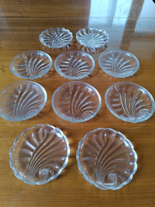 Нови стъклени чинийки за сладко