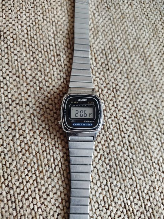 Ceas Casio LA670WA cu alarma cronometru dată Functional