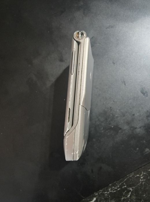 Motorola RAZR V3+incarcator original ( orice rețea)