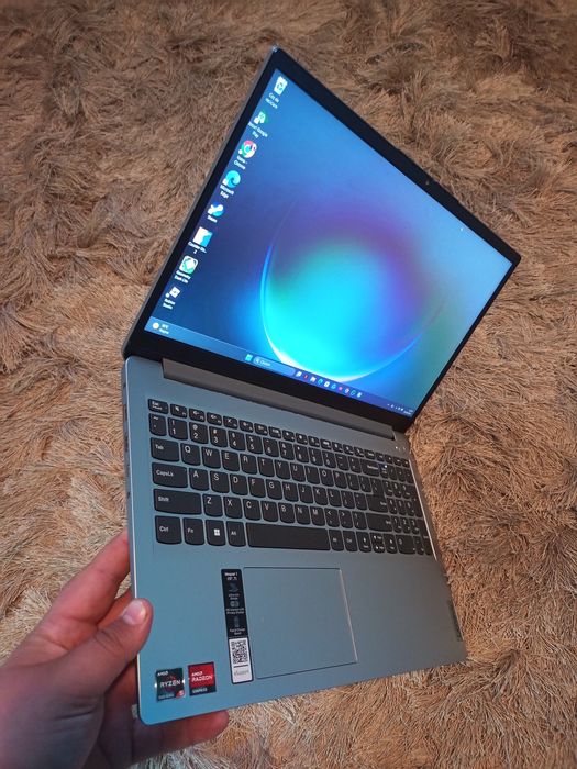 Schimb ! Laptop și telefon fără defecte.