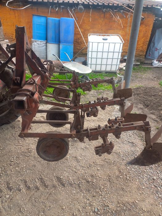 Культиватор окучник 3 рядный