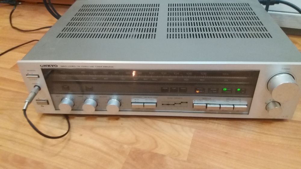Amplituner onkyo