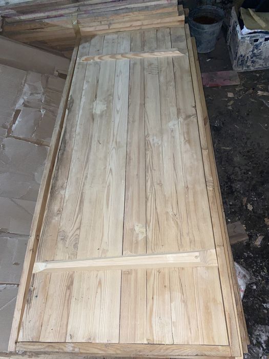 Деревянные двери для бани