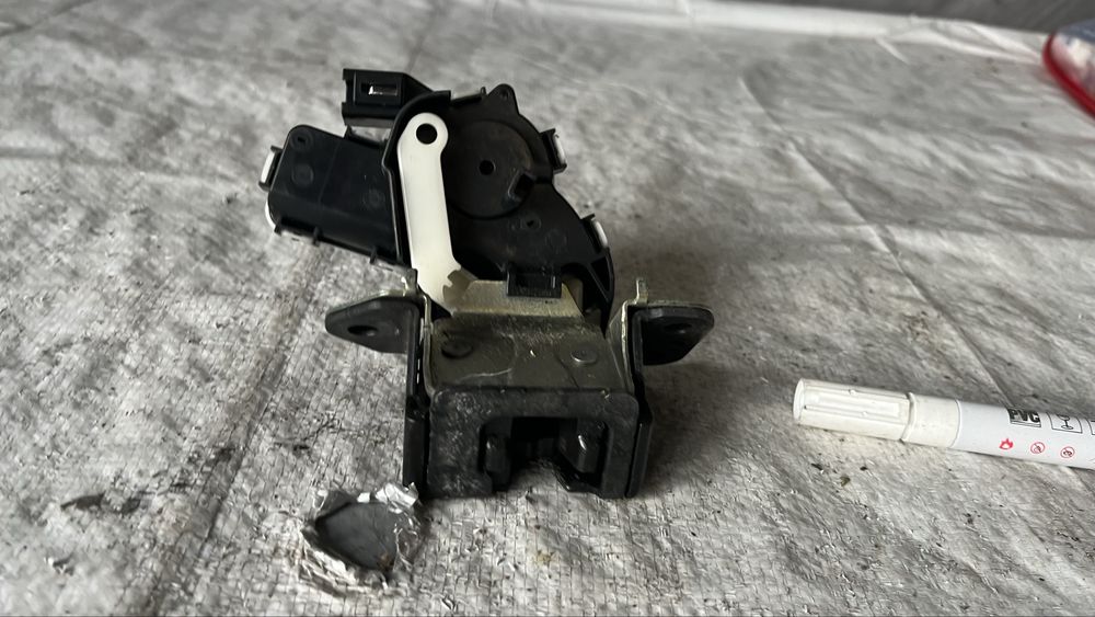 Брава багажник Mazda 3 2013-