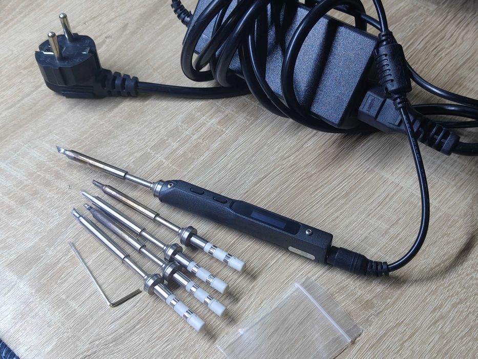 Продается паяльник TS100 Оригинал. С дополнительными жалами.