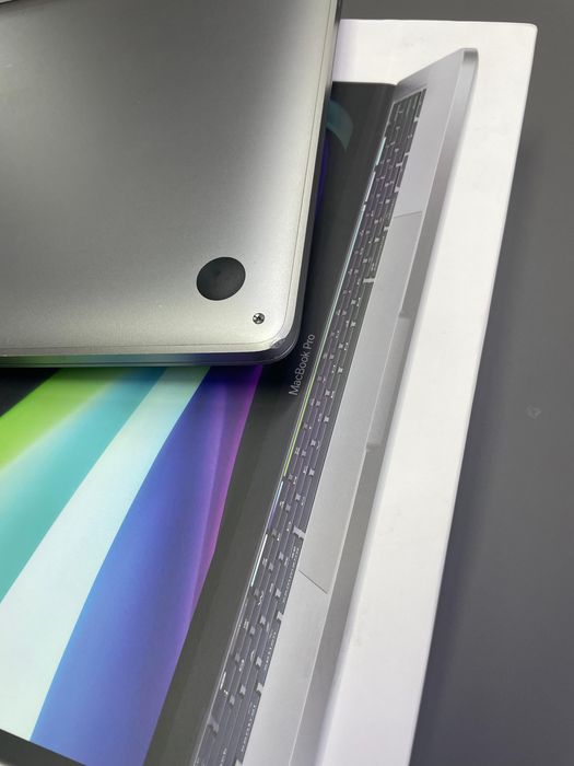 MacBook Pro M1 13-inch 8/256GB