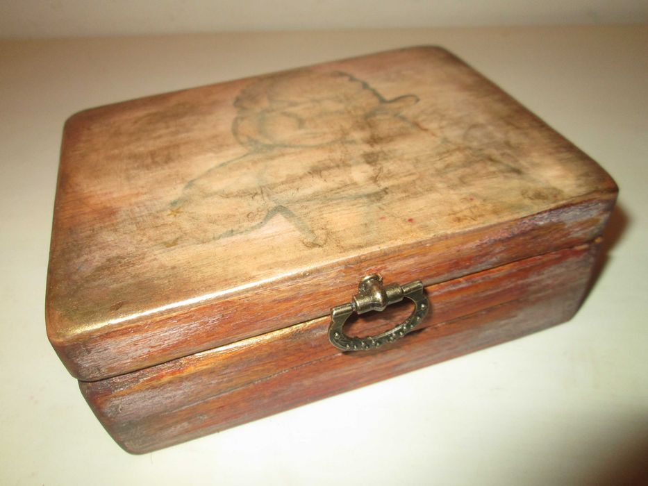 дървена кутийка с ангелче