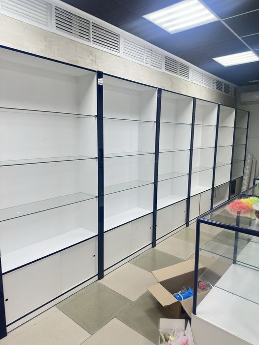 Шкаф в магазин, стеллаж, витрины