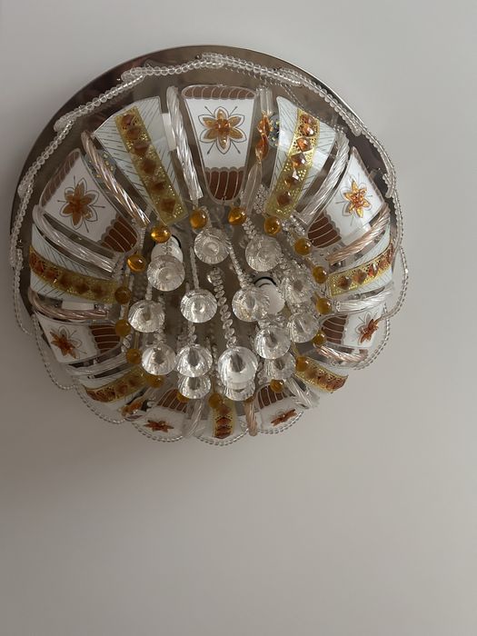 Продам люстру с блетузом