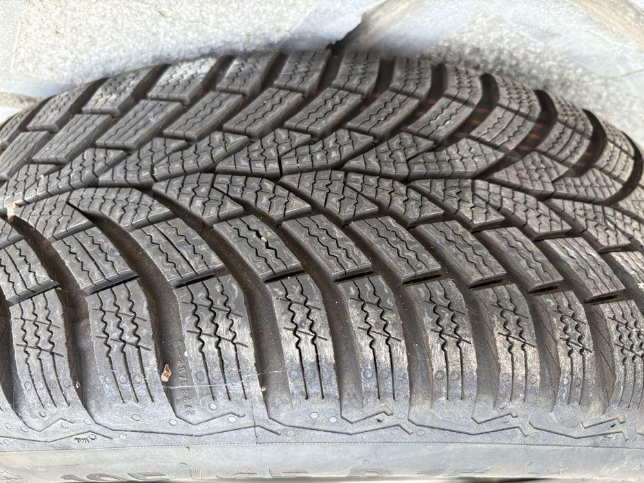 4 Anvelope de iarnă cu jante de tablă și capace! 195/65/15 M+S