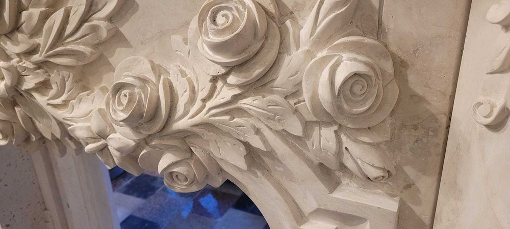 Masca semineu din marmura