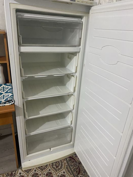 Продам Холодильник и Мозозильная камера