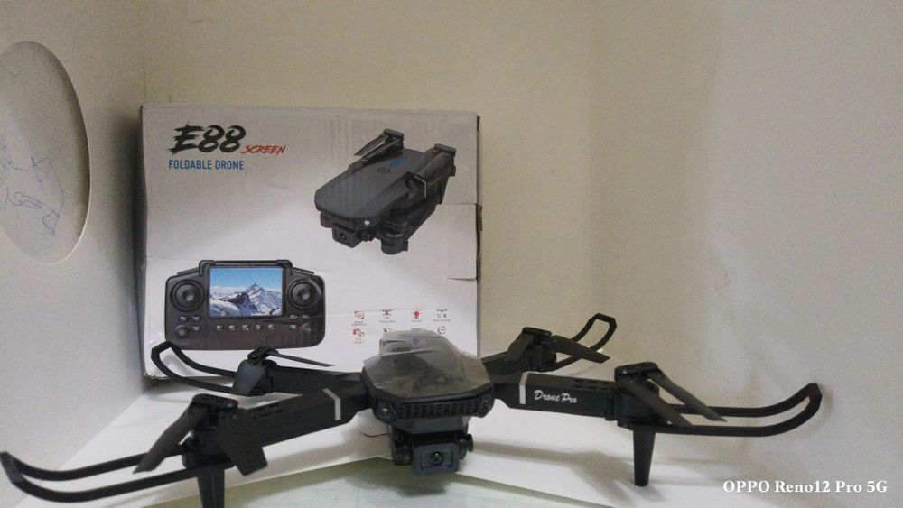 Дрон e88 Ultimate display