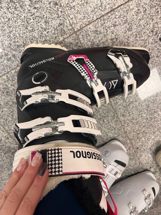 Ски , щеки, ски обувки, каски за деца/жени ЦЕНА ЗА ВСИЧКО