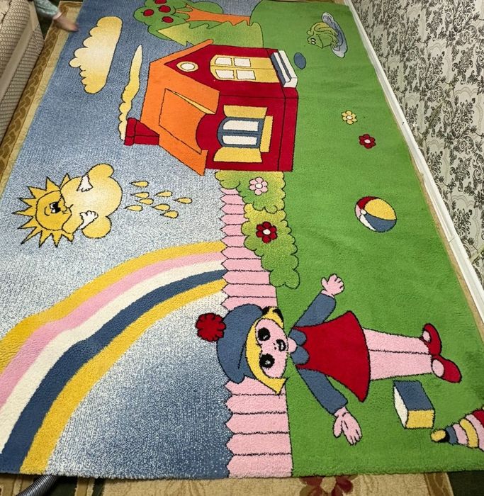 Продам десткии ковёр.