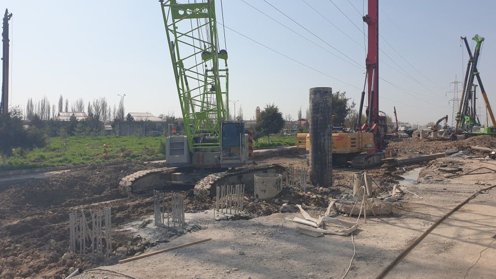 Бурение скважин для свай и работы заливки и армирования свай