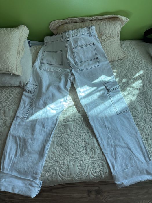 Бели дънки на Bershka
