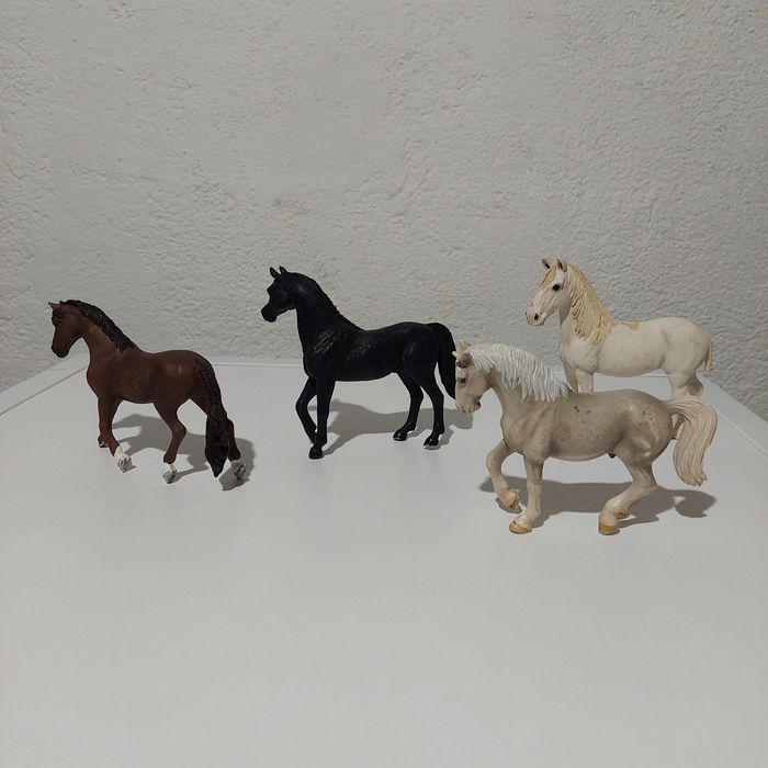 Фигурки Schleich коне
