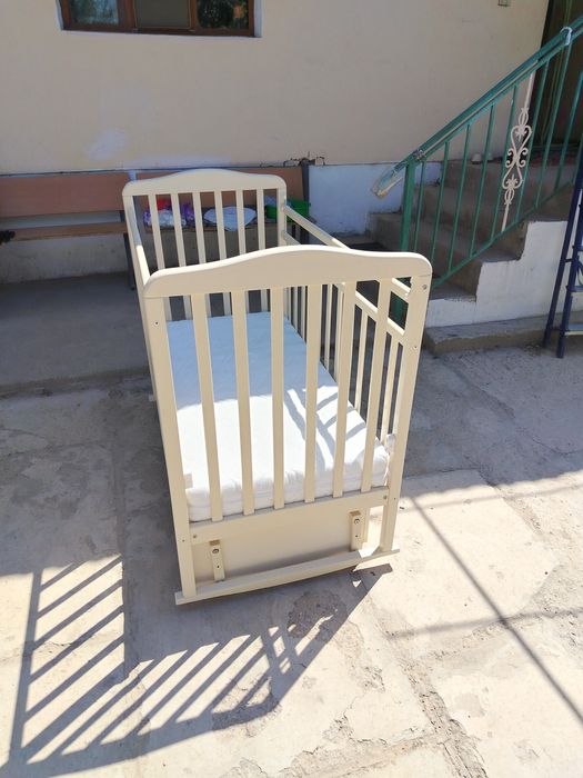 Детская кровать с качалкой