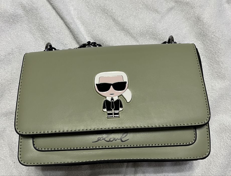 Сумочка и две шапки , новые