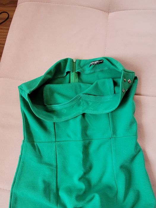 Тревисто зелена рокля