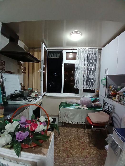 2-х комнатная квартира переделенная в 3-х . Микрорайон 1-остановка