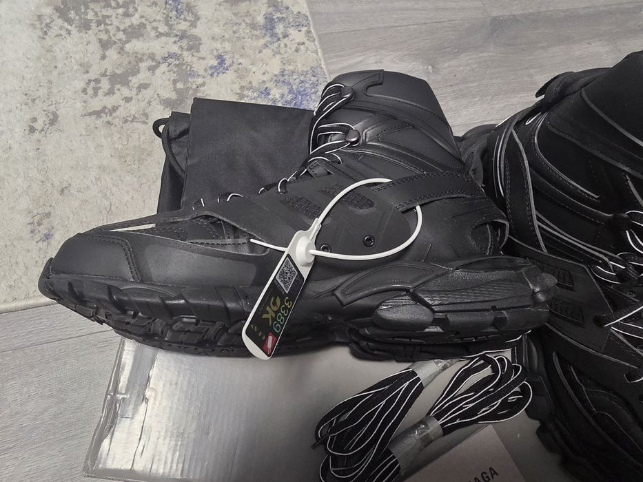 Adidasi Balenciaga  42