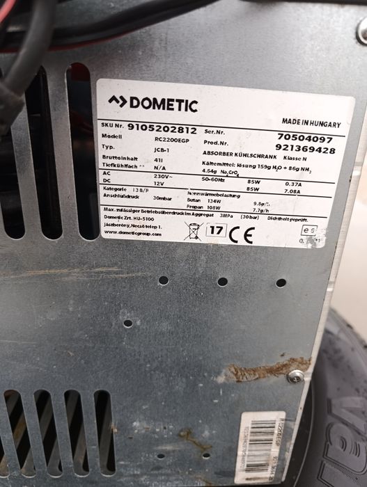 Dometic хладилник 12/220v и газ