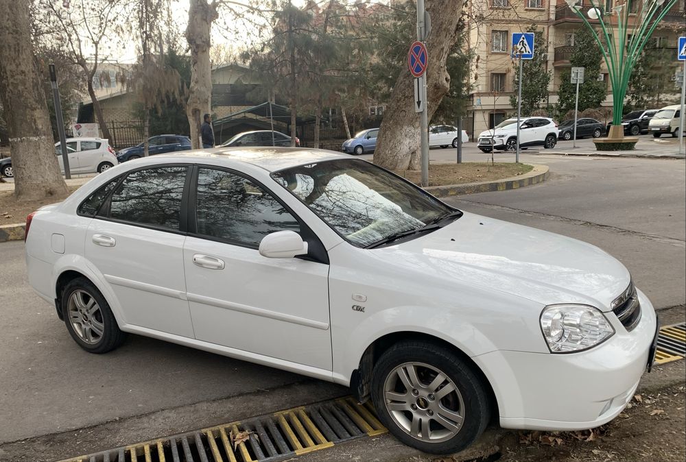 Lacetti 1.8 автомат 3 позиция с салона одни руки