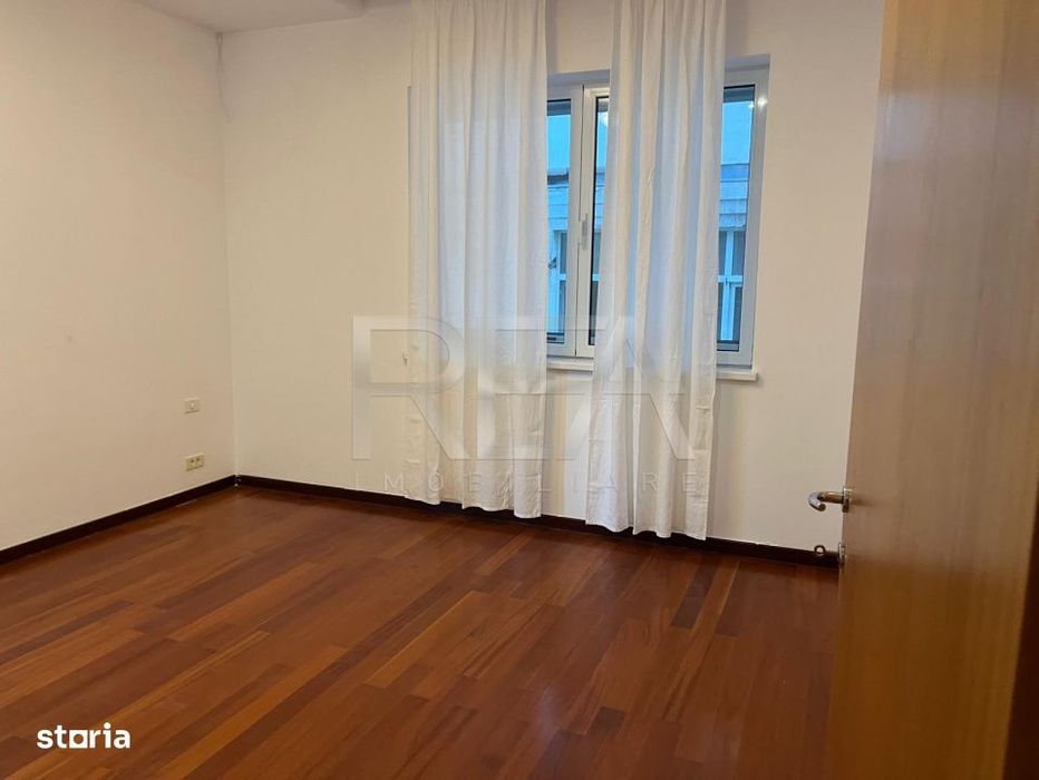 Apartament 4 camere  Resedinta