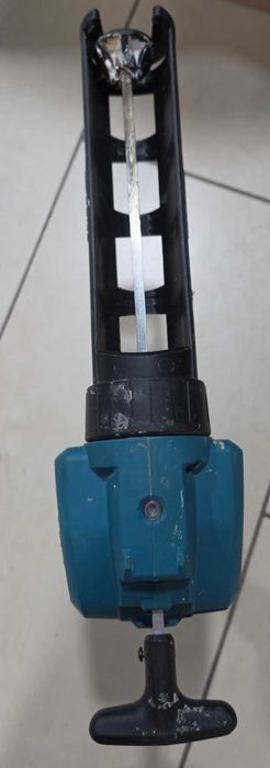 Акумулаторен пистолет за силикон Makita DCG140