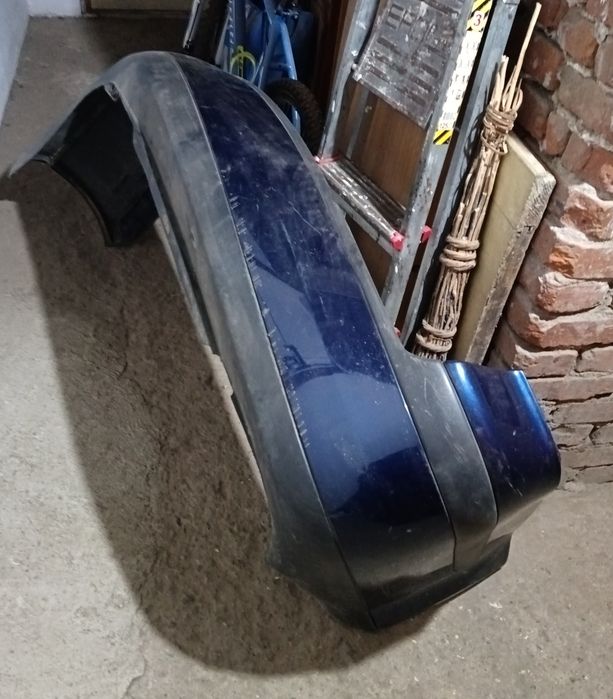 Vând spoiler spate w golf 4 break, din 2002, 1600 cm cubi, benzina.