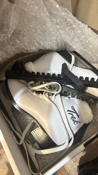 Продам коньки